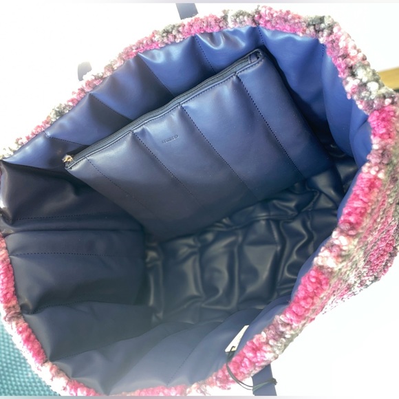 Nia Shearling Reversible Tote | Magenta - Picture 3 of 5